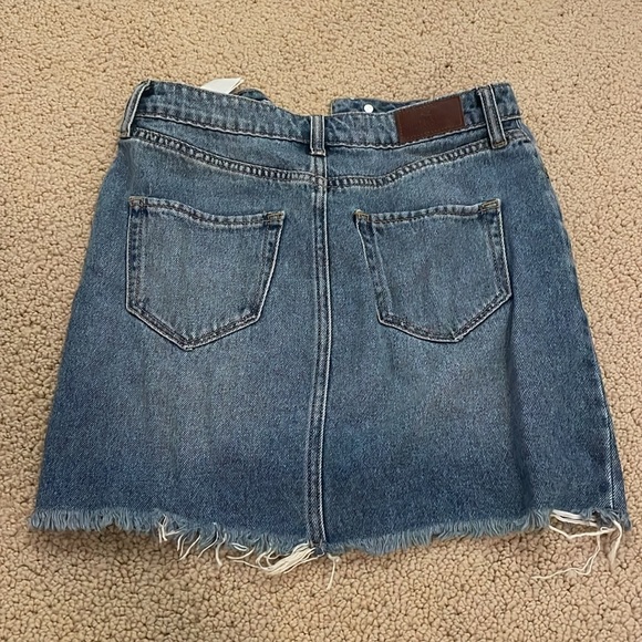 Hollister Mini skirt!! - Picture 2 of 3